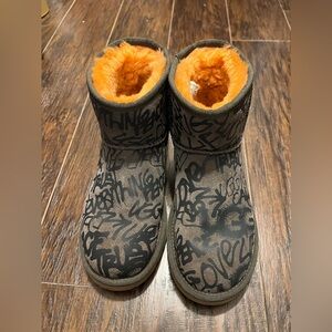 Women’s Mini Classic Street Graffiti Uggs